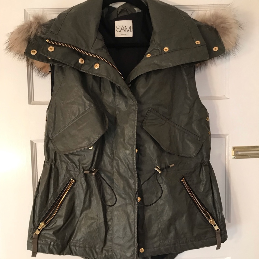 SAM. — NWT vest with fur lined hood